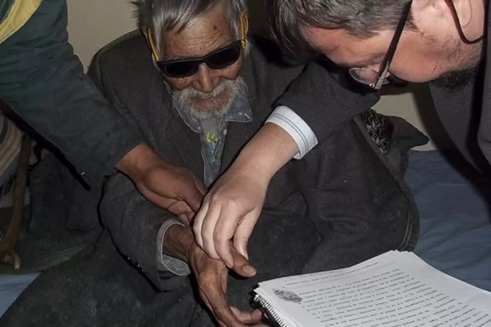 DECLARANDO EN FISCALÍA. Con 108 años, Pedro Balquinta es el único sobreviviente. FOTO TOMADA DE INFOJUSNOTICIAS.COM. 