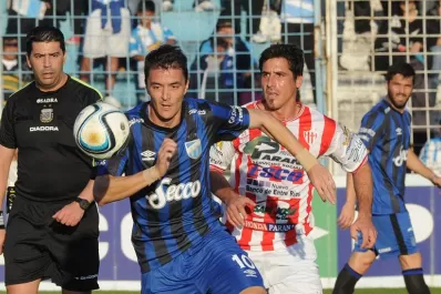 El Decano tuvo paciencia, liquidó a Atlético Paraná y es escolta