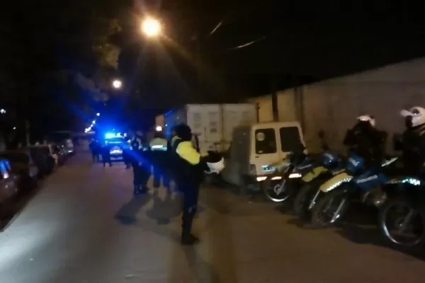 La Policía “rastrilló” barrios de la capital, secuestró motos y detuvo contraventores
