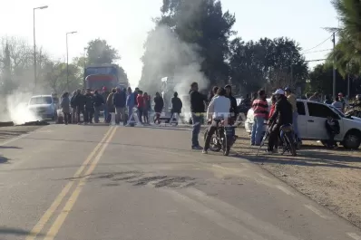 Protestaron en El Molino, donde un vecino fue tratado de vago de miércoles por Beatriz Rojkés