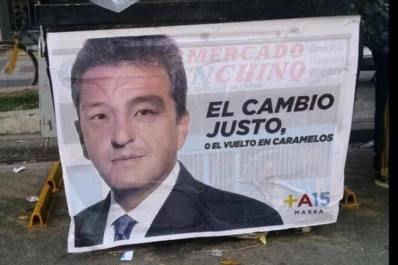 Aparecieron afiches del Massa “chino” en Buenos Aires