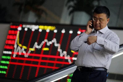 China sacude al mundo por caída de sus Bolsas