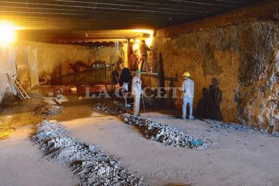 El túnel de calle Córdoba ya fue abierto y mañana podrían montar el puente Mendoza