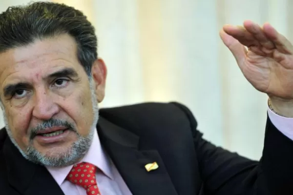 El gobernador de La Rioja acusó a Macri de darse vuelta