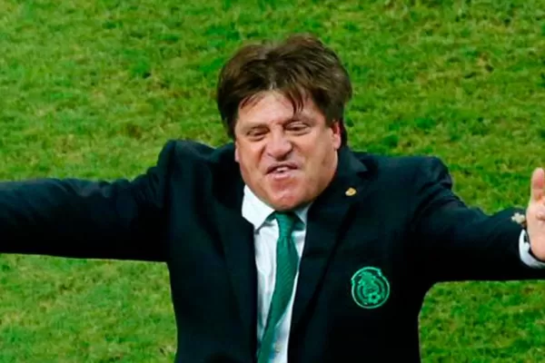 El DT le pegó a un periodista y lo corrieron; ahora México va por Bielsa