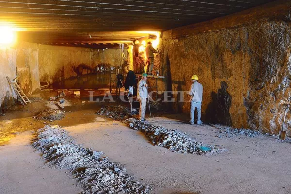 El túnel de calle Córdoba ya fue abierto y mañana podrían montar el puente Mendoza