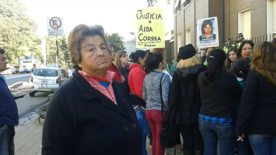 RECLAMO. La madre de Aída Correa participó de la marcha para pedir que se haga justicia. LA GACETA / FOTOS DE ANALIA JARAMILLO