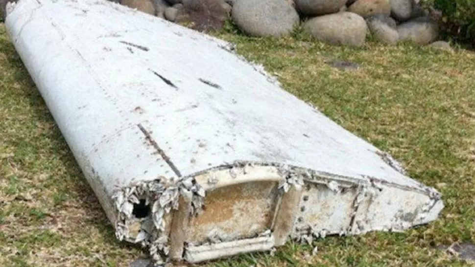 Hallan posibles restos del avión desaparecido de Malaysia Airlines