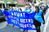 Docentes insistieron en pedir una mesa de negociación