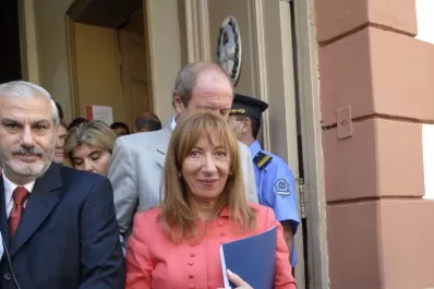 Falta el voto que definirá si Jiménez deja la Junta Electoral