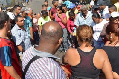 Venezuela: un muerto y más de 60 detenidos por saqueos en el sur del país