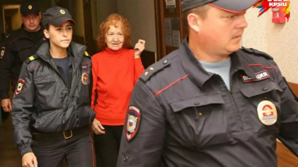 TRAS LAS REJAS. La abuelita fue atrapada por la Policía de Rusia. 