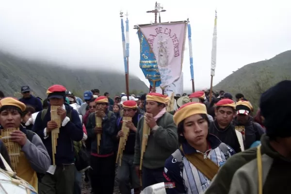 Tilcareños impulsados por la fe tributaron un homenaje a la Pachamama a más de 3.000 metros de altura