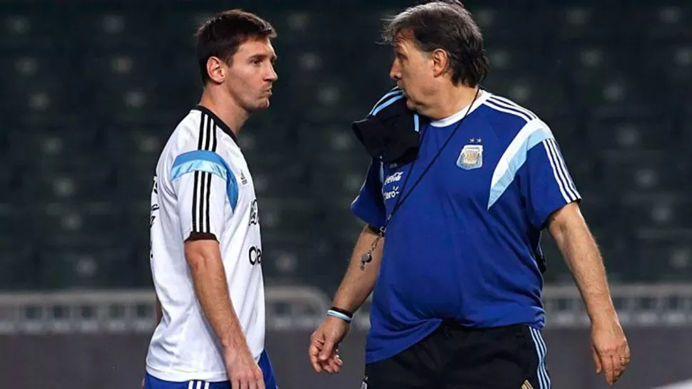 NO LO DUDA. Martino dijo que, en lugar de Messi, habría decidido irse de la Selección. (ARCHIVO)
