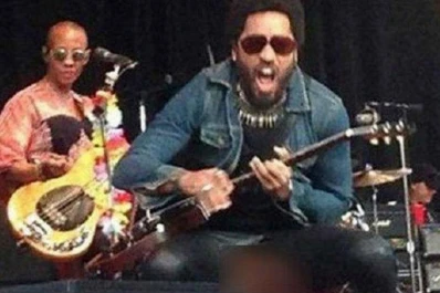 En pleno show, a Lenny Kravitz se le rompió el pantalón y mostró todo