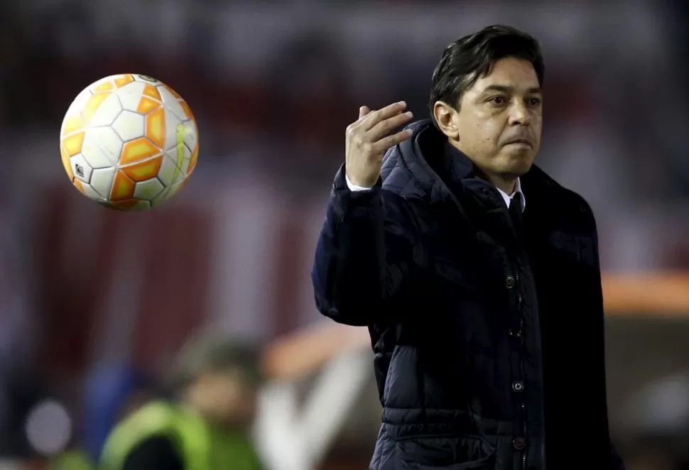 GANADOR. Marcelo Gallardo encontró en el plano internacional el ámbito donde mejor se desenvolvió su equipo. Primero ganó la Sudamericana y anoche levantó la Libertadores. Lo espera el Mundial de Clubes. REUTERS (ARCHIVO)