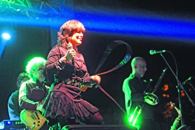 Mimi Maura te canta al oído