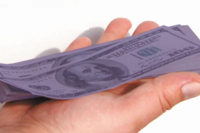 El dólar blue cedió seis centavos y cerró a $ 14,92