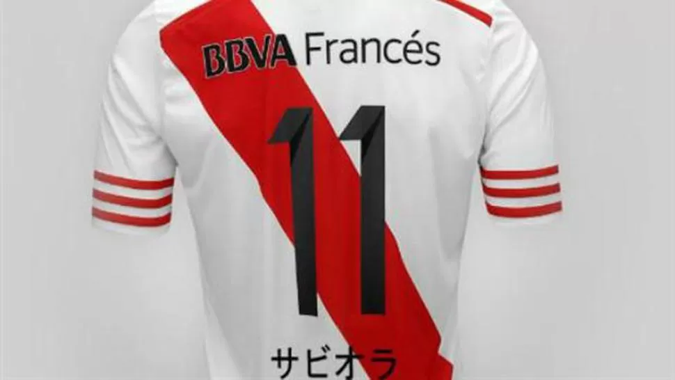 DICE SAVIOLA. El 11 de Javier Pedro Saviola, con su nombre traducido al japonés. FOTO TOMADA DE INSTAGRAM @MARITOALSINA