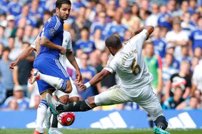 La Liga Premier arrancó con un empate del campeón