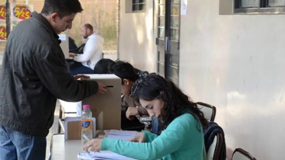 Pugnan 15 binomios por llegar a la Casa Rosada