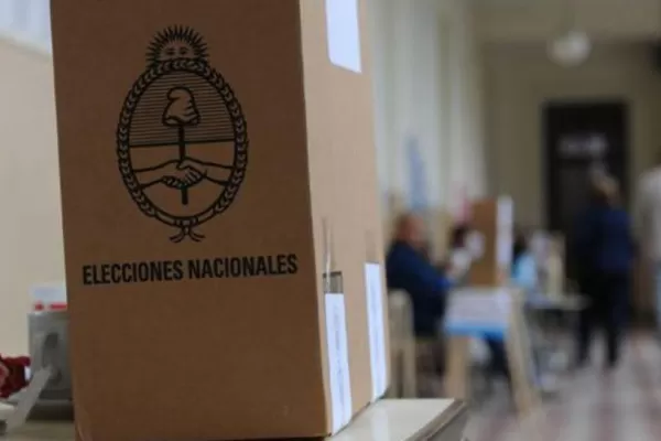Un presidente de mesa marcaba votos en el Colegio San Cayetano