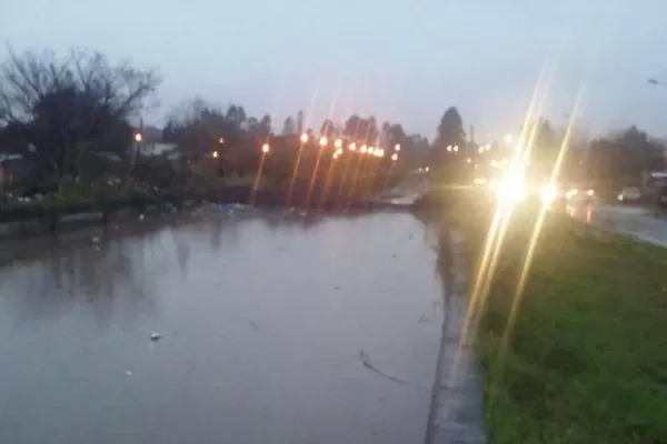 Por las copiosas lluvias, el canal del Camino de Sirga está a punto de desbordar