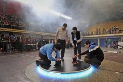 Robots libran peleas de sumo para entrar al aula tucumana