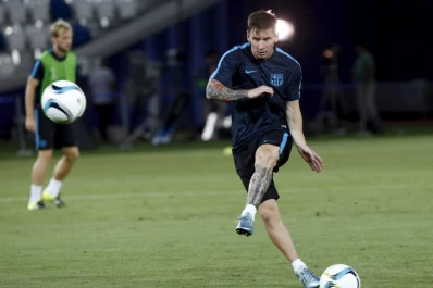 Le sobran cartas para el “póker”