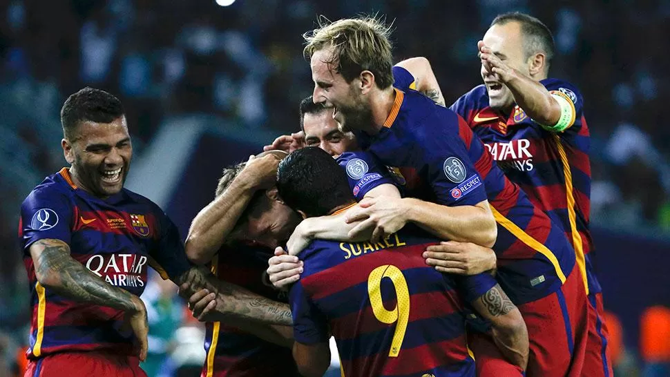 FELICES. Barcelona logró su cuarto título del año. (REUTERS)