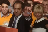 Con la provincia de Buenos Aires inundada, Scioli viajó a Italia