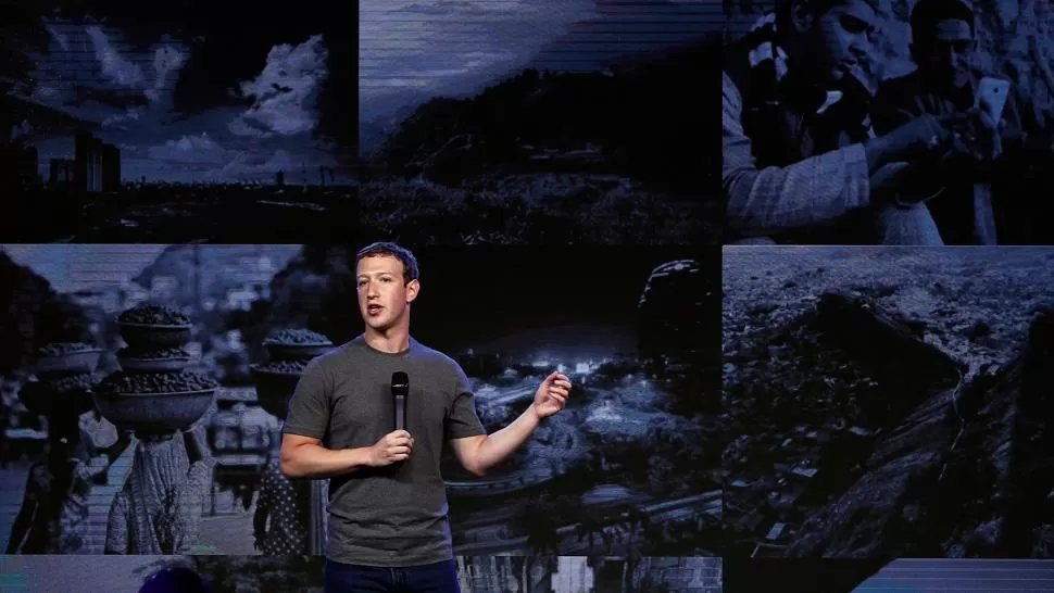 EL DESEMBARCO. Zuckerberg, fundador de la compañía, durante una visita a la India en 2014. ARCHIVO