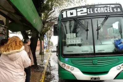 En el Gran San Miguel de Tucumán, recargar la tarjeta de colectivos es un dolor de cabeza