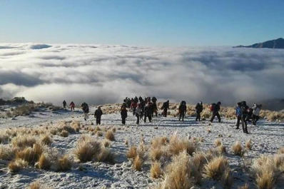 La nieve cubre a los cerros que rodean Tafí del Valle