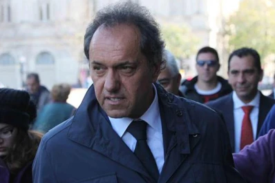 Daniel Scioli regresó de Italia y declarará la emergencia hídrica para Buenos Aires