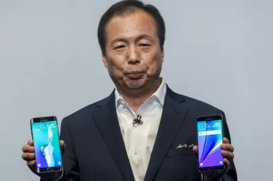 Samsung presentó nuevos teléfonos para impulsar las ventas