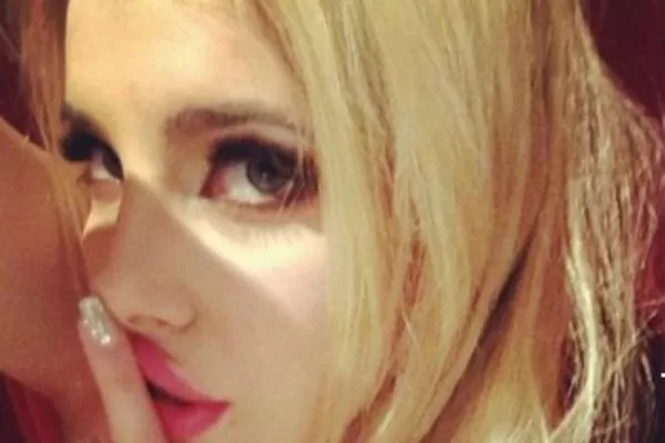 ¿Photoshop o realidad?: la “súper cola” de Charlotte Caniggia