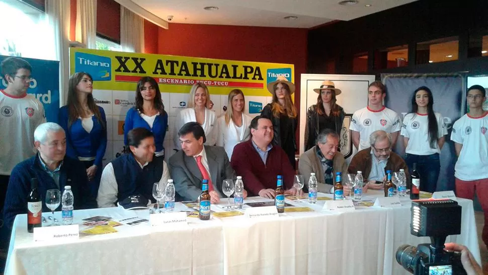 DISTINCIONES ANTICIPADAS. Un momento de la presentación del XX Atahualpa, en el que premiaron a Mohamed y a Castillo.
FOTO TOMADA DE Prensa XX Atahualpa