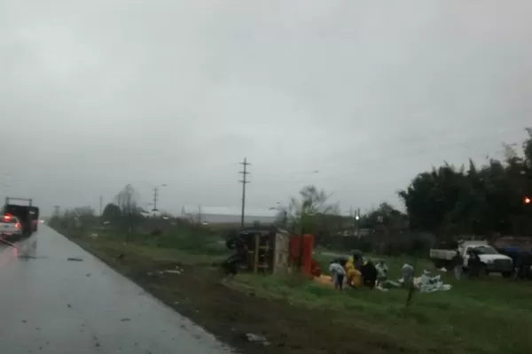 Una camioneta y un camión chocaron esta madrugada en Famaillá