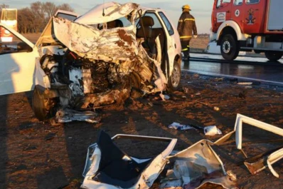 Un choque frontal de autos dejó cuatro muertos en La Pampa