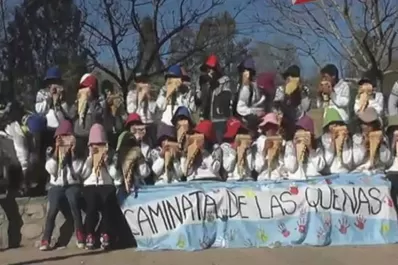 Una multitud acompañó a La marcha de las quenas para recordar el éxodo jujeño