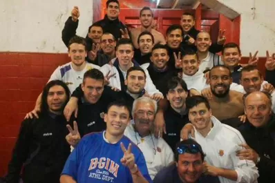 Con una selfie, los jugadores de Tiro Federal festejaron el triunfo sobre San Martín