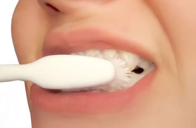 BLANQUEADOR. Odontólogos recomiendan el bicarbonato. I2.wp.com