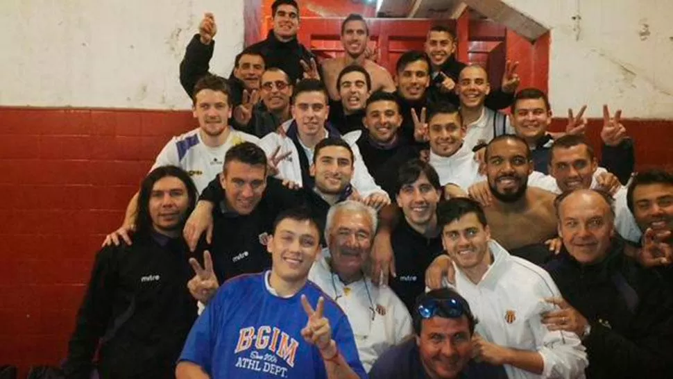 Con una selfie, los jugadores de Tiro Federal festejaron el triunfo sobre San Martín
