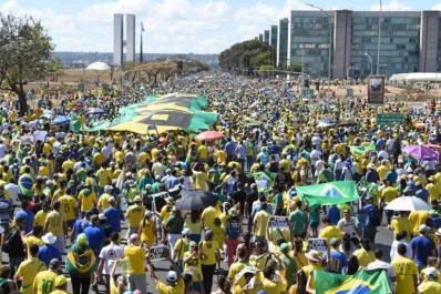 Miles de brasileños salieron a las calles para protestar contra Dilma Rousseff