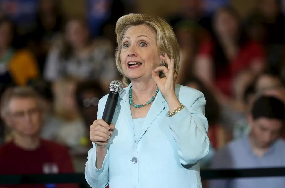 FAVORITA. Hillary Clinton , la ex primera dama, encabeza las encuestas.  