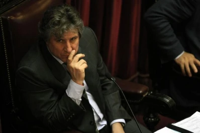 Ordenan una pericia caligráfica a Boudou antes del juicio por falsificación de documentos de su auto