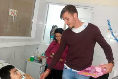 Jugadores de Atlético repartieron juguetes en el Hospital del Niño Jesús