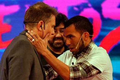 Tevez íntimo: comer una vez a la semana con mis amigos del barrio, me baja a la realidad