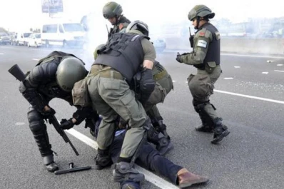 Relevaron a la cúpula de la Gendarmería por la represión a choferes de la línea 60